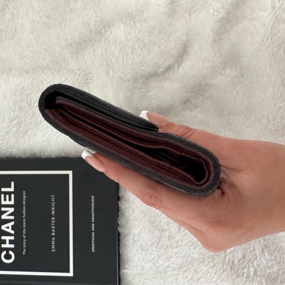 Authentic CHANEL Matelasse wallet on chain crossbody bag - Picture 10 of 15